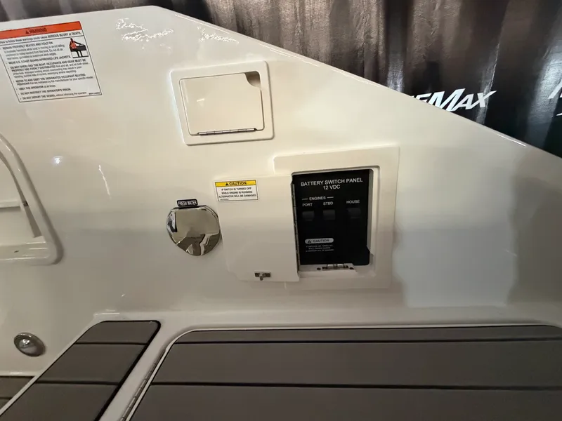 Slide: The Image of Sea Ray SLX 310 2026 - 8