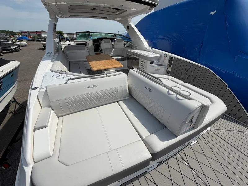 Slide: The Image of Sea Ray SLX 400 2026 - 10