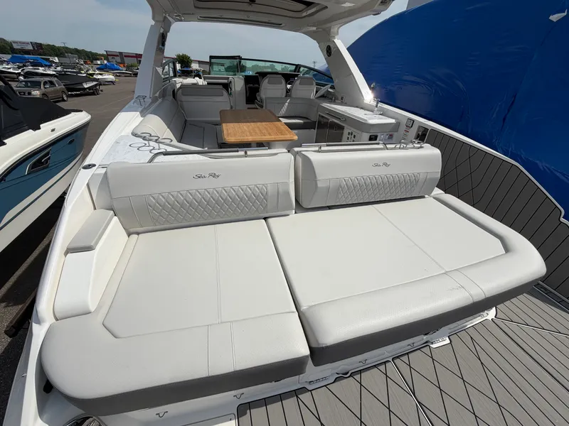 Slide: The Image of Sea Ray SLX 400 2026 - 11