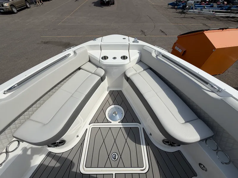 Slide: The Image of Sea Ray SLX 400 2026 - 18