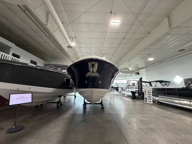 Slide: The Image of Sea Ray SLX 400 2026 - 2