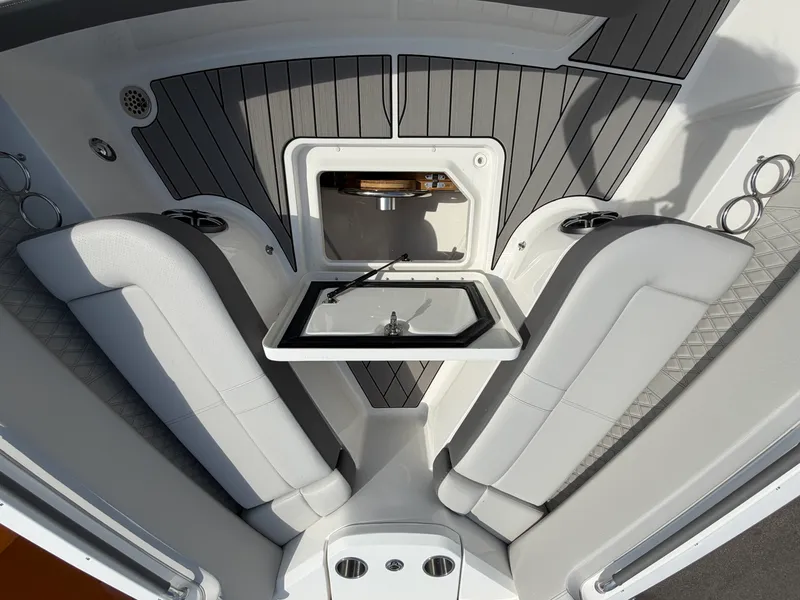 Slide: The Image of Sea Ray SLX 400 2026 - 21