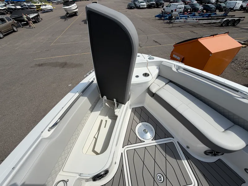 Slide: The Image of Sea Ray SLX 400 2026 - 22