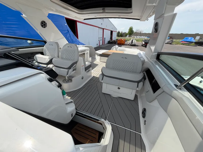 Slide: The Image of Sea Ray SLX 400 2026 - 29