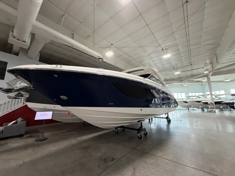 Slide: The Image of Sea Ray SLX 400 2026 - 3