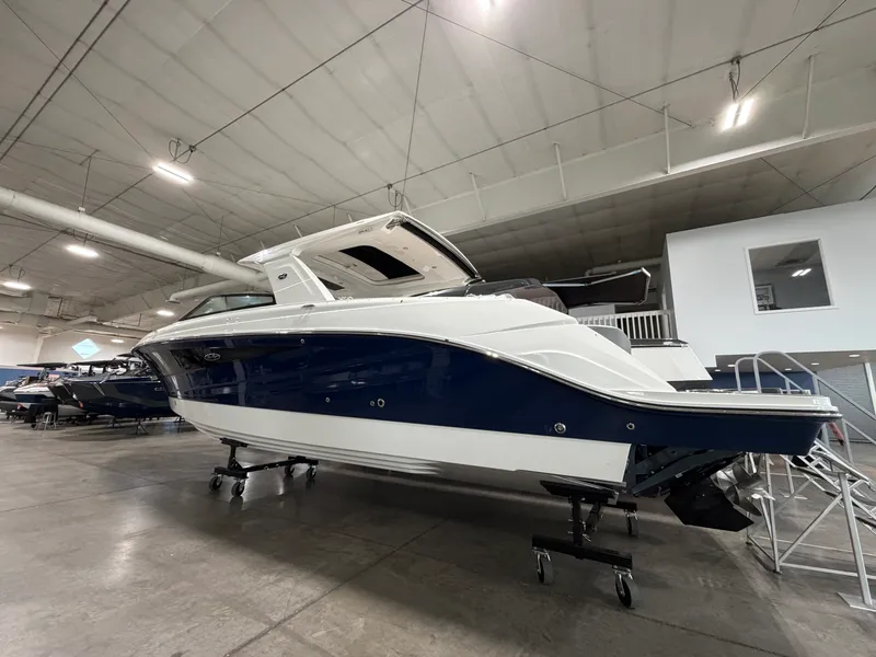 Slide: The Image of Sea Ray SLX 400 2026 - 5