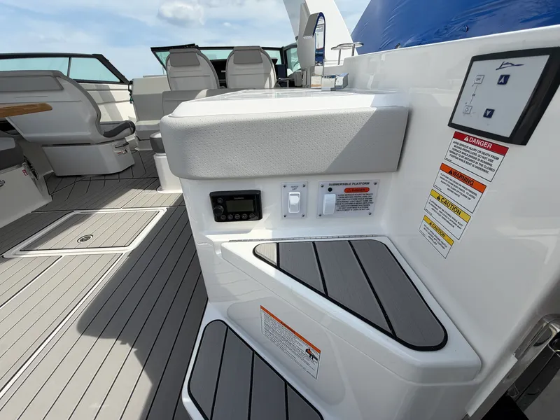 Slide: The Image of Sea Ray SLX 400 2026 - 50