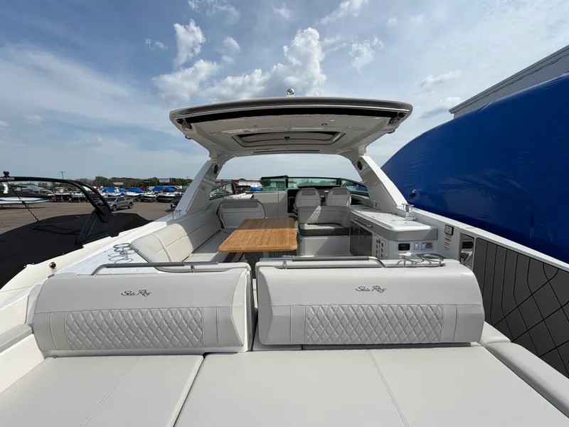 Slide: The Image of Sea Ray SLX 400 2026 - 51
