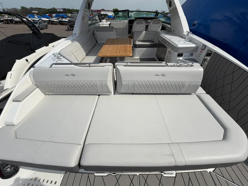 Slide: The Image of Sea Ray SLX 400 2026 - 54