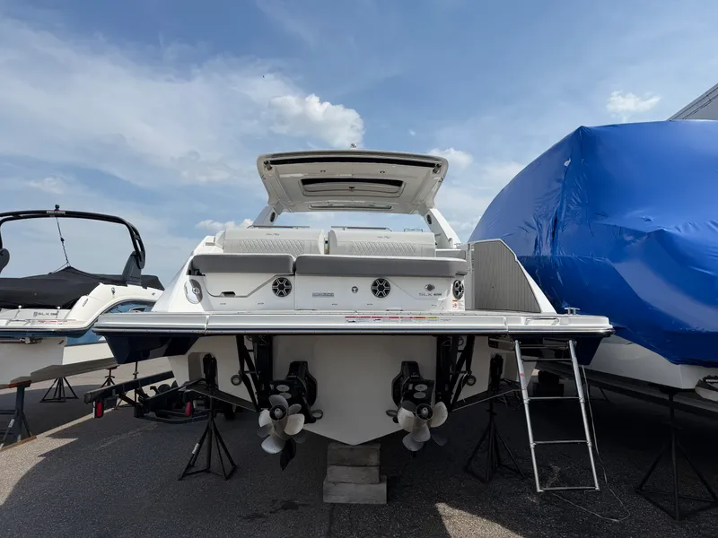Slide: The Image of Sea Ray SLX 400 2026 - 6
