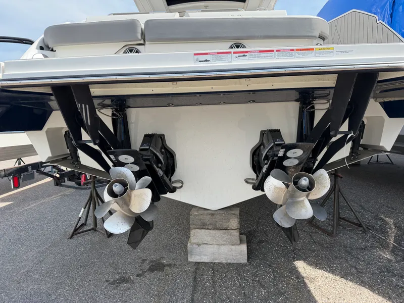 Slide: The Image of Sea Ray SLX 400 2026 - 7