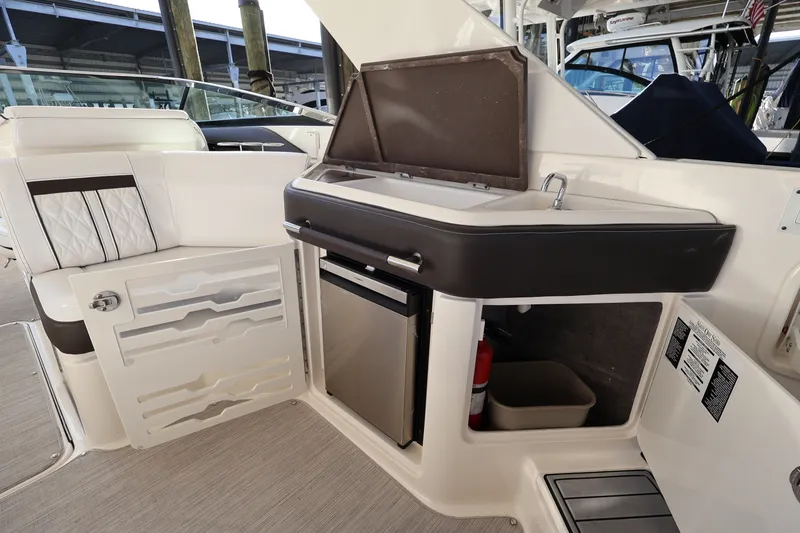 Slide: The Image of Sea Ray SLX 310 OB 2018 - 10