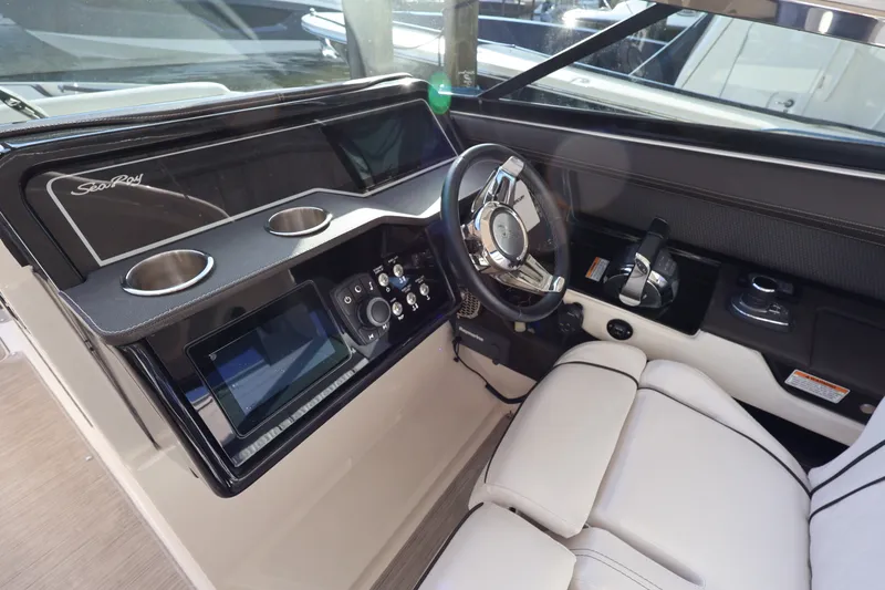 Slide: The Image of Sea Ray SLX 310 OB 2018 - 13