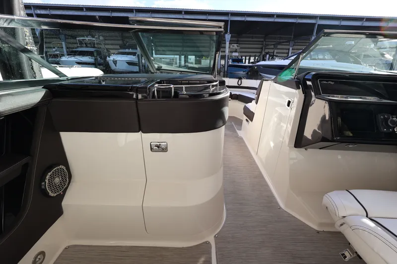 Slide: The Image of Sea Ray SLX 310 OB 2018 - 15