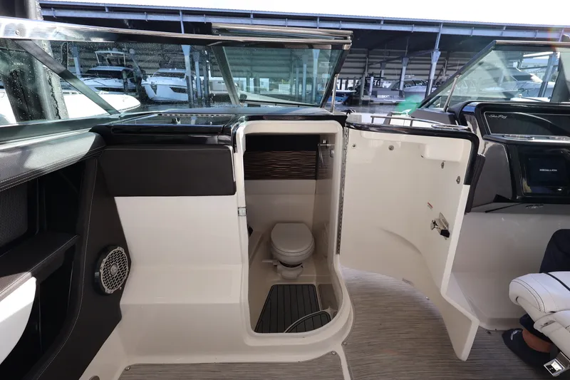 Slide: The Image of Sea Ray SLX 310 OB 2018 - 16