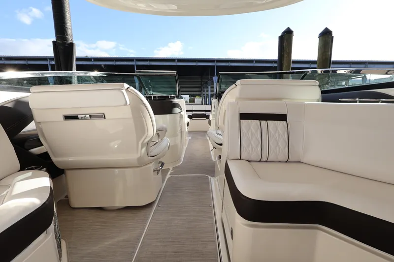 Slide: The Image of Sea Ray SLX 310 OB 2018 - 9