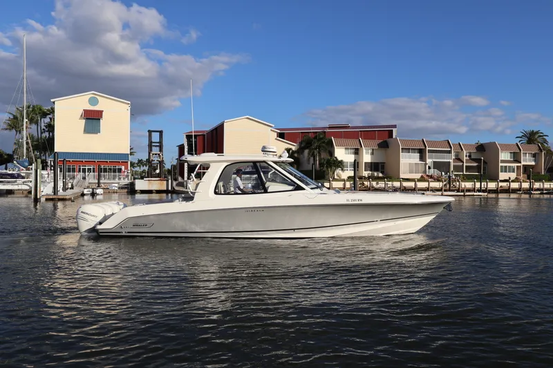 The Image of Boston Whaler 380 Realm 2019 - 0