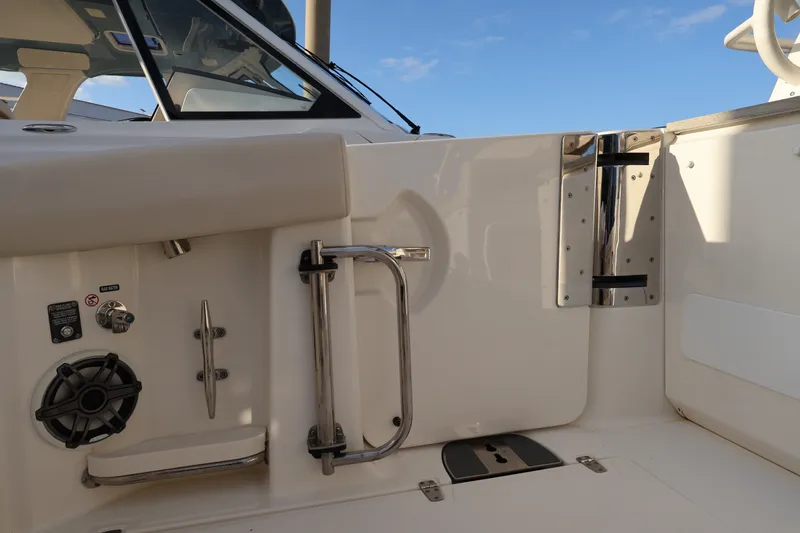 Slide: The Image of Boston Whaler 380 Realm 2019 - 13