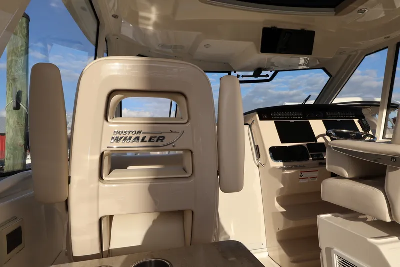 Slide: The Image of Boston Whaler 380 Realm 2019 - 17