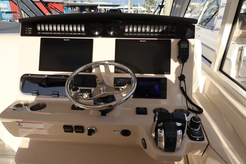 Slide: The Image of Boston Whaler 380 Realm 2019 - 20