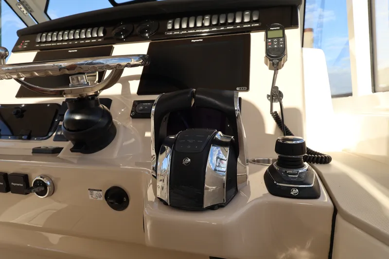 Slide: The Image of Boston Whaler 380 Realm 2019 - 21