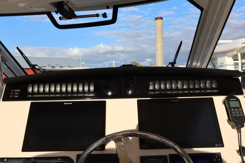 Slide: The Image of Boston Whaler 380 Realm 2019 - 22