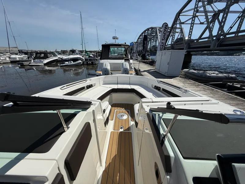 Slide: The Image of Sea Ray SDX 290 2026 - 40