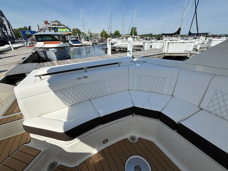 Slide: The Image of Sea Ray SDX 290 2026 - 28