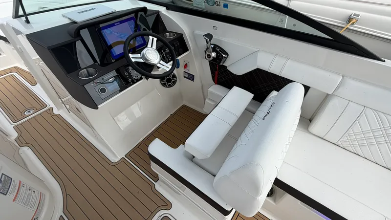 Slide: The Image of Sea Ray SDX 290 2026 - 6