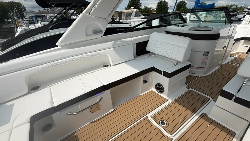 Slide: The Image of Sea Ray SDX 290 2026 - 15