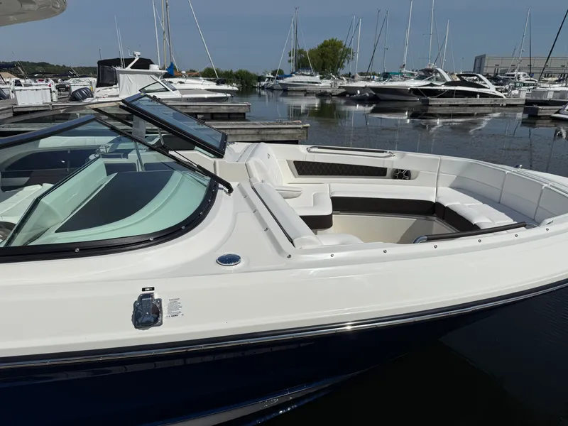 Slide: The Image of Sea Ray SDX 290 2026 - 52