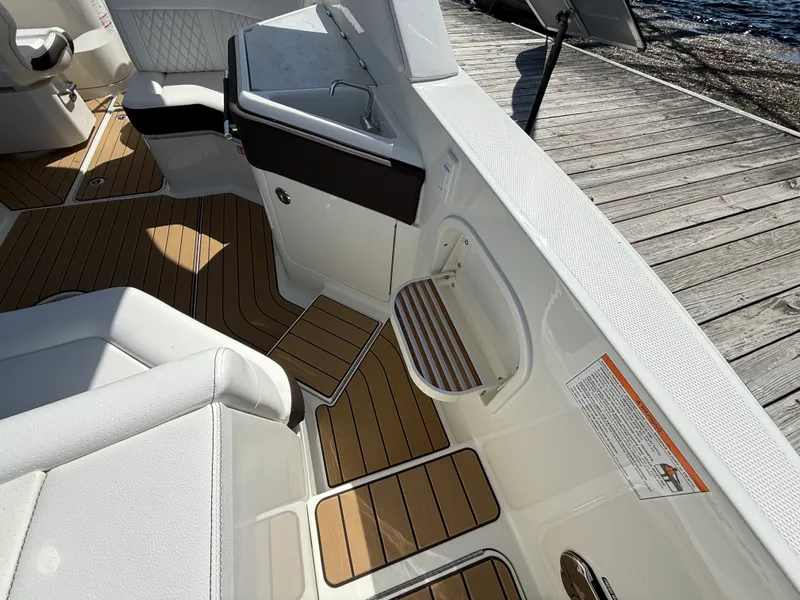 Slide: The Image of Sea Ray SDX 290 2026 - 15