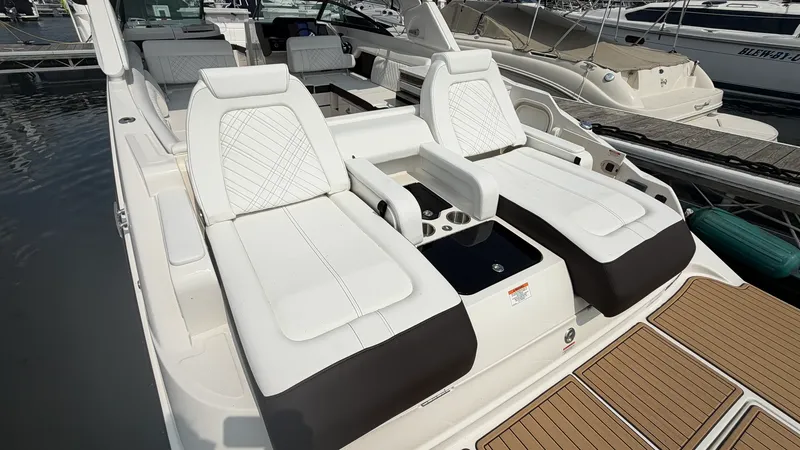 Slide: The Image of Sea Ray SDX 290 2026 - 8