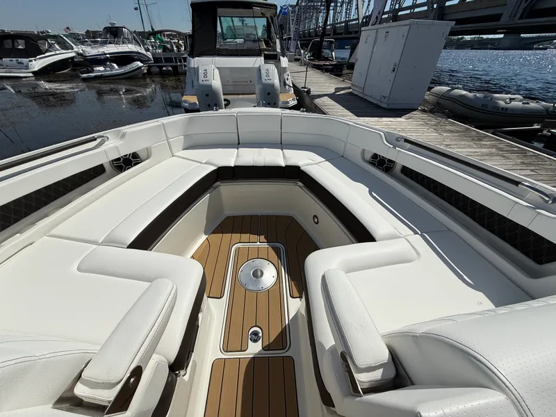 Slide: The Image of Sea Ray SDX 290 2026 - 41