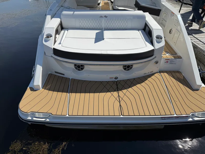 Slide: The Image of Sea Ray SDX 290 2026 - 2