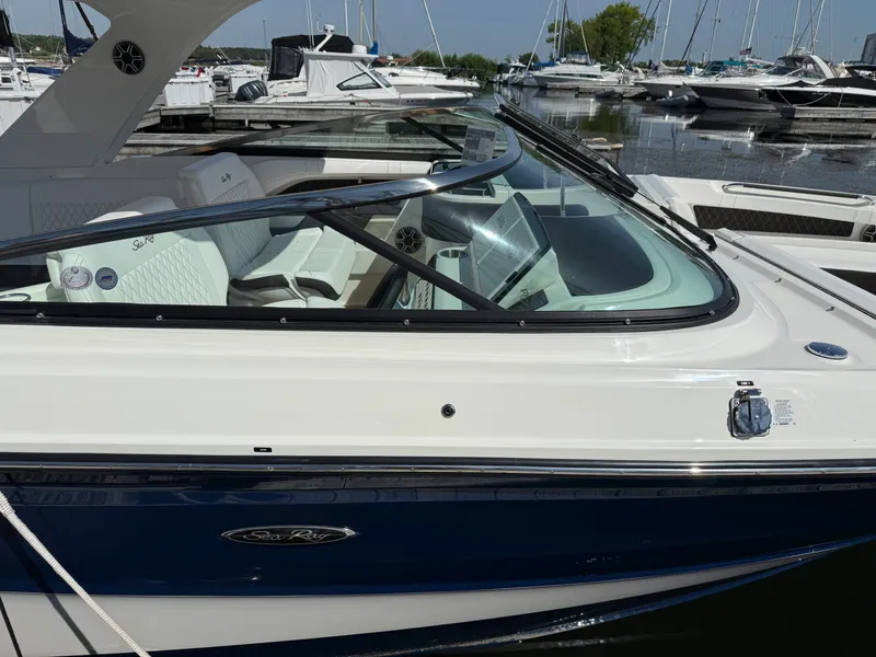 Slide: The Image of Sea Ray SDX 290 2026 - 51