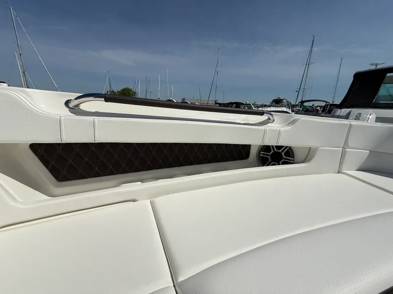 Slide: The Image of Sea Ray SDX 290 2026 - 46