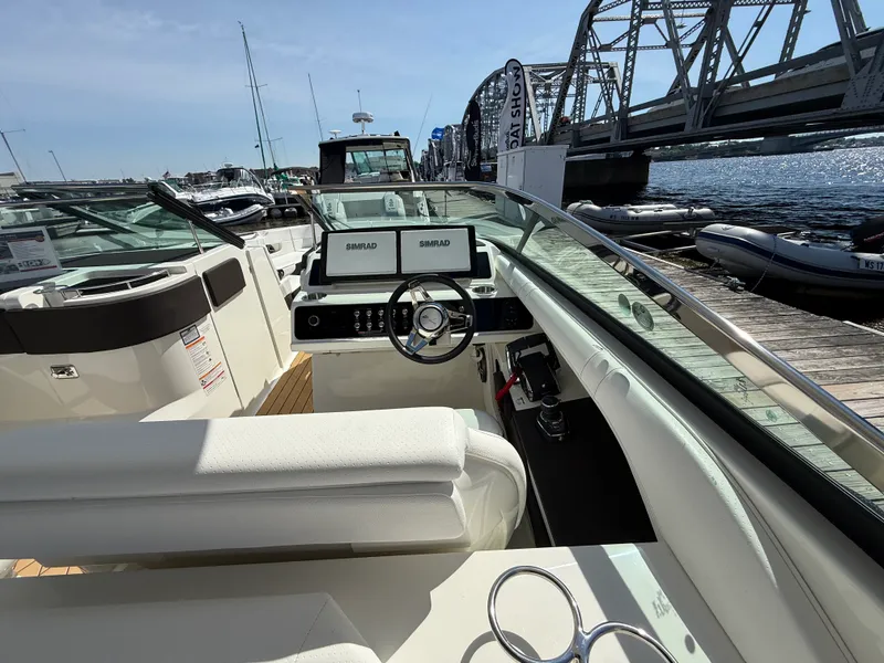 Slide: The Image of Sea Ray SDX 290 2026 - 29