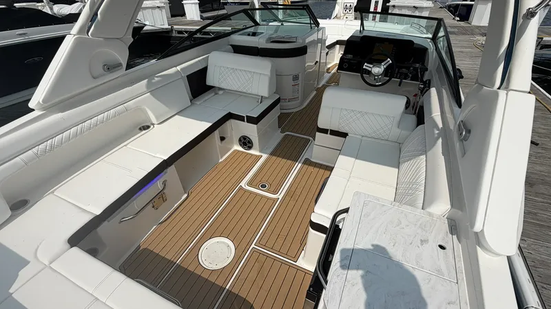 Slide: The Image of Sea Ray SDX 290 2026 - 12