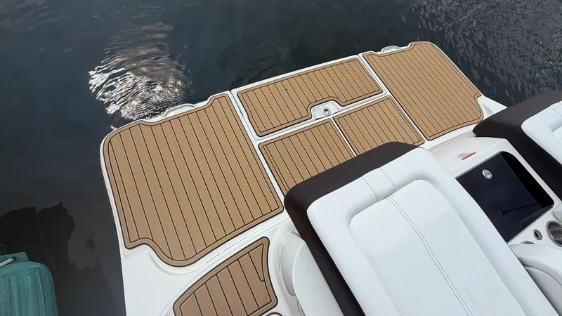 Slide: The Image of Sea Ray SDX 290 2026 - 7
