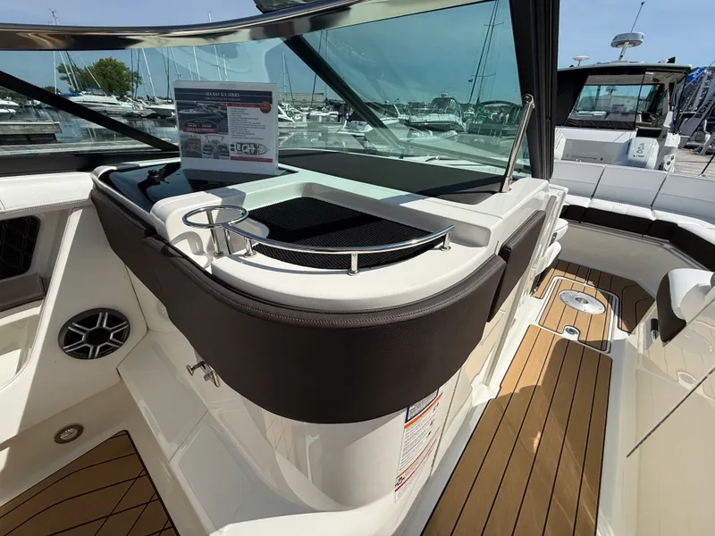 Slide: The Image of Sea Ray SDX 290 2026 - 37