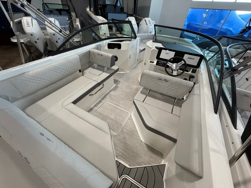Slide: The Image of Sea Ray SDX 230 2026 - 13