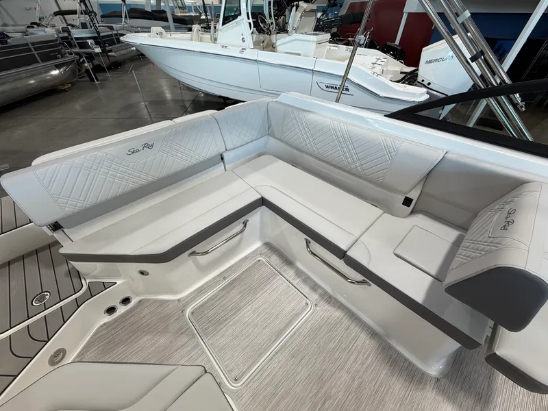 Slide: The Image of Sea Ray SDX 230 2026 - 14