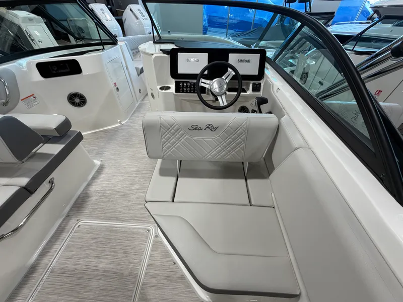 Slide: The Image of Sea Ray SDX 230 2026 - 19