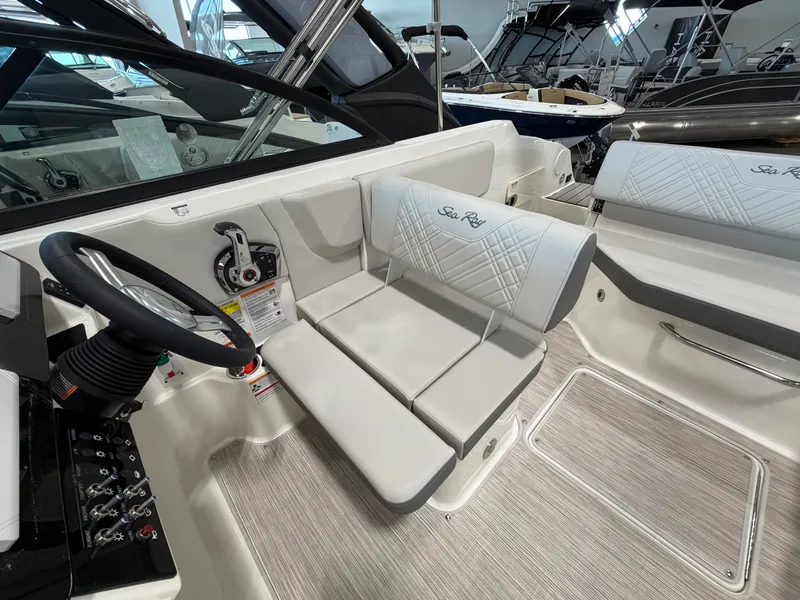 Slide: The Image of Sea Ray SDX 230 2026 - 20