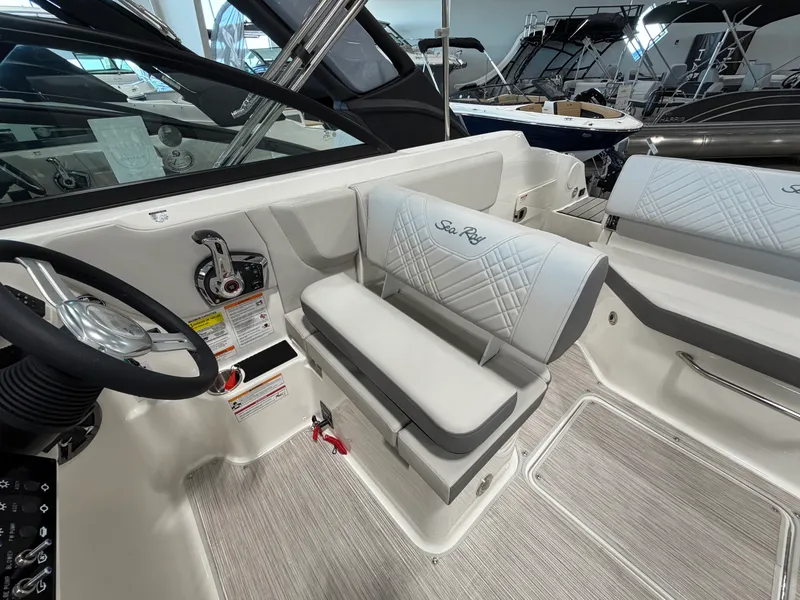 Slide: The Image of Sea Ray SDX 230 2026 - 21