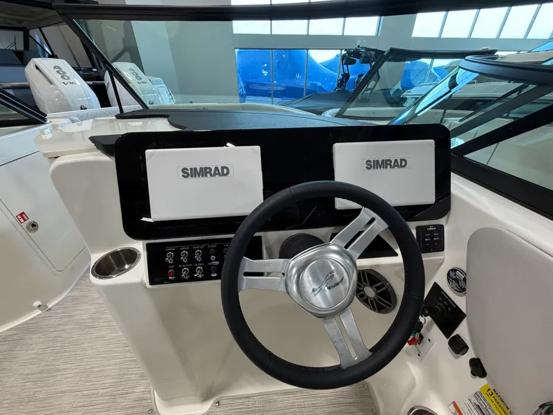 Slide: The Image of Sea Ray SDX 230 2026 - 23