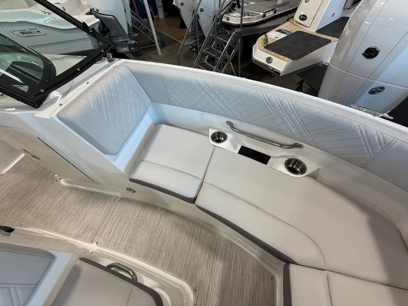 Slide: The Image of Sea Ray SDX 230 2026 - 39
