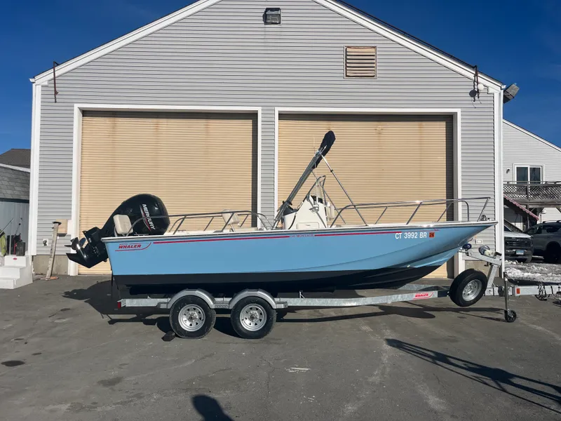 The Image of Boston Whaler 190 Montauk 2025 - 0