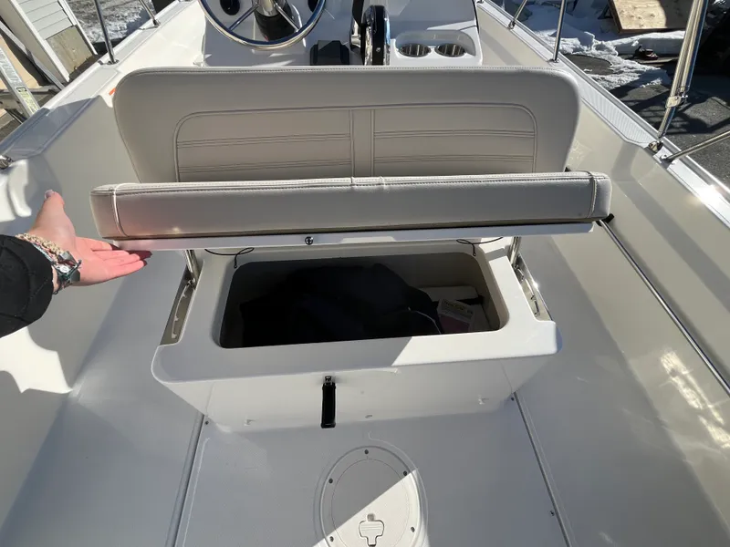 Slide: The Image of Boston Whaler 190 Montauk 2025 - 11